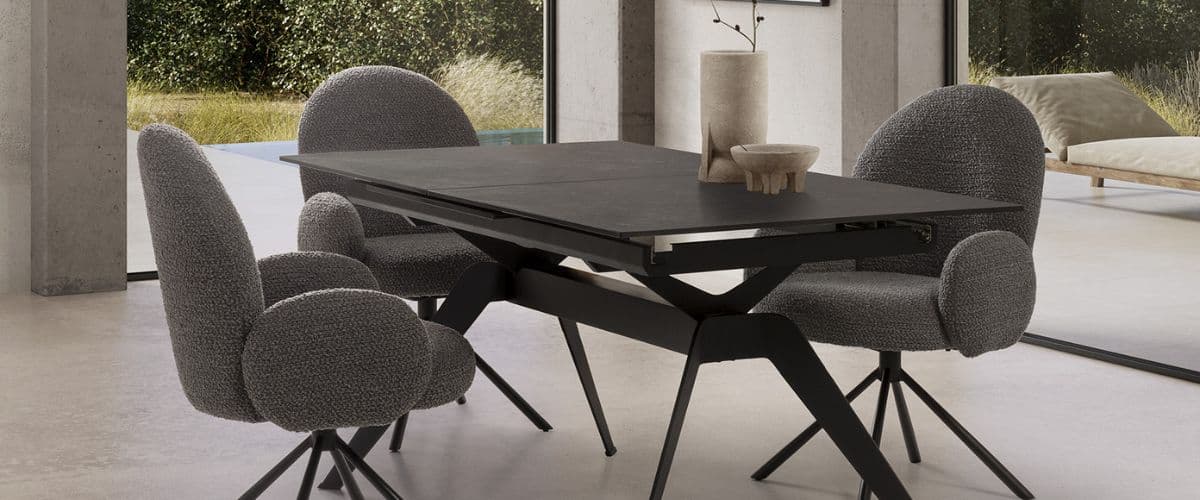 Salon moderno decorado con muebles